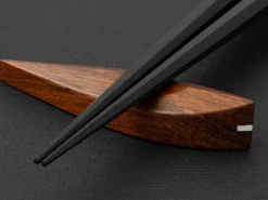 ORYOKI Essstäbchen Ablage Tsuyoi te shitan, Rosenholz