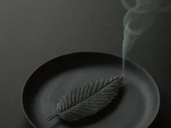 ORYOKI HA KO Paper Incense Black Sleep, 1 Blatt