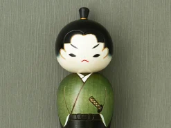 ORYOKI Kokeshi: Dekofigur Wakasamurai