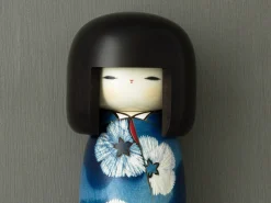 ORYOKI Kokeshi: Holzfigur Aiko
