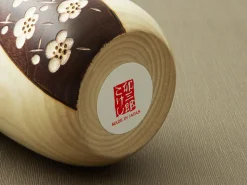 ORYOKI Kokeshi: Holzfigur Sachi